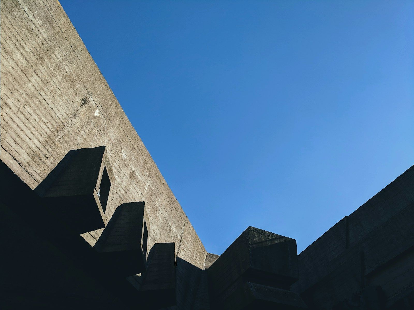Betonfassade in Untersicht