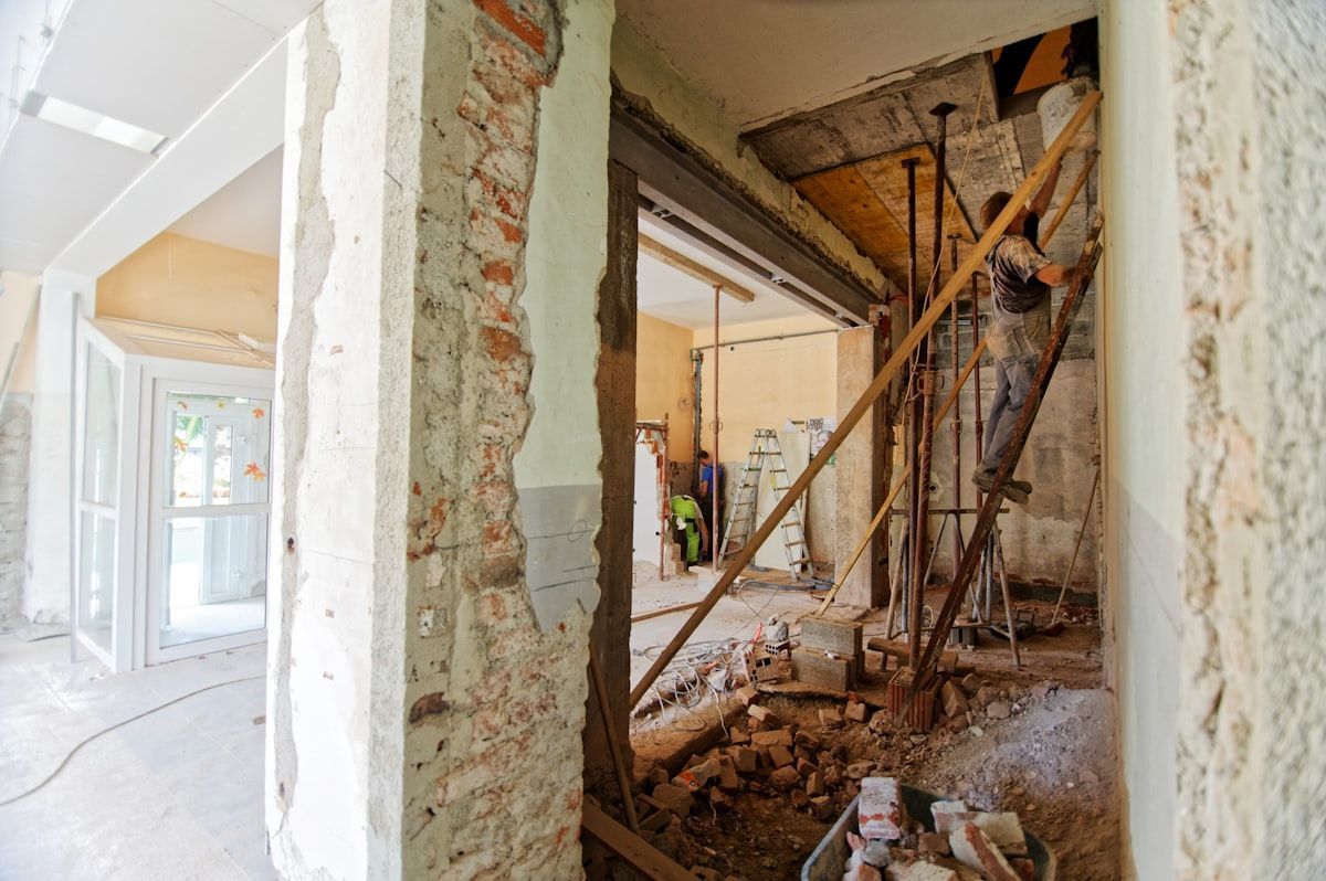 Unsanierter Altbestand im Rohbau, Innenansicht